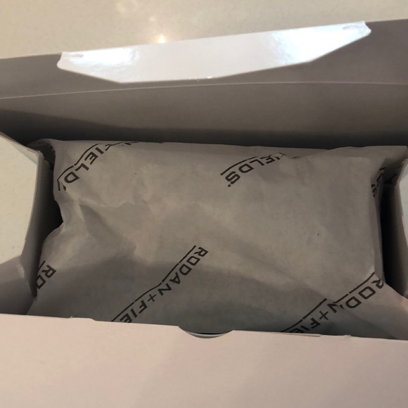 Rodan + Fields Redefine AMP MD - Picture 3 of 4